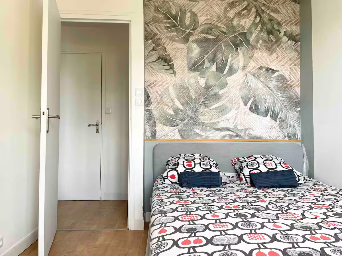 
                                                Vente
                                                 T3 rénové, 6e étage, vue montagnes