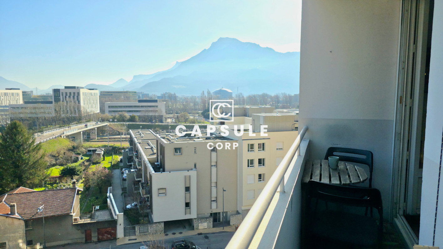 
                                                Vente
                                                 T3 rénové, 6e étage, vue montagnes