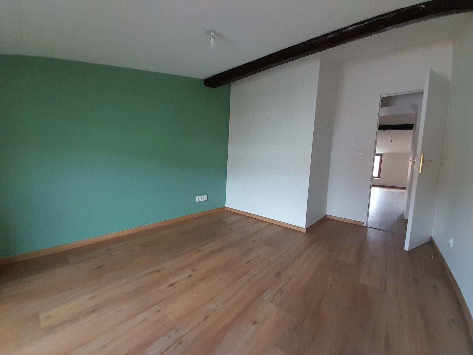 
                                                Location
                                                 T3 rénové à neuf 52 m²