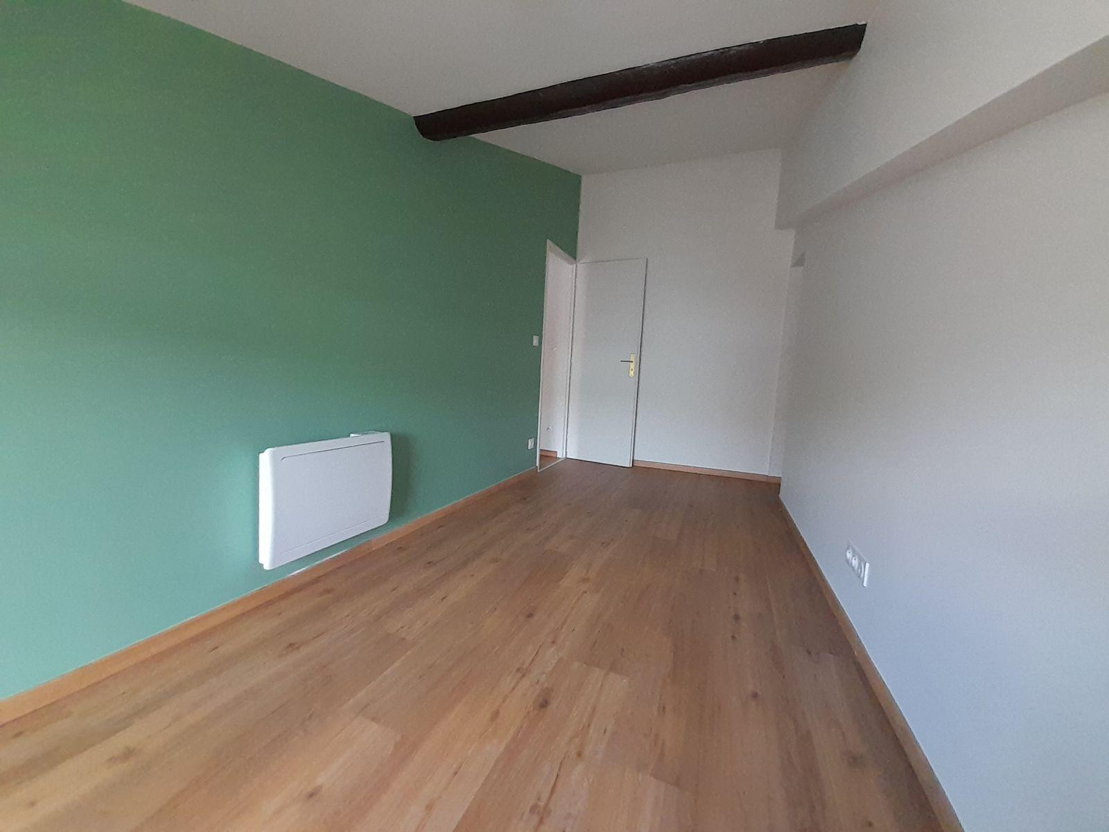 
                                                Location
                                                 T3 rénové à neuf 52 m²