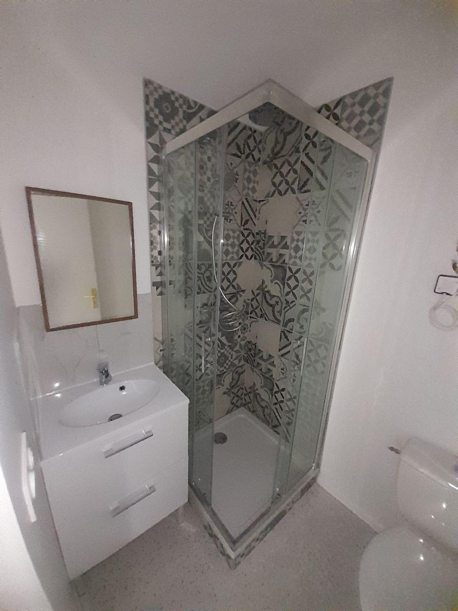 
                                                Location
                                                 T3 rénové à neuf 52 m²