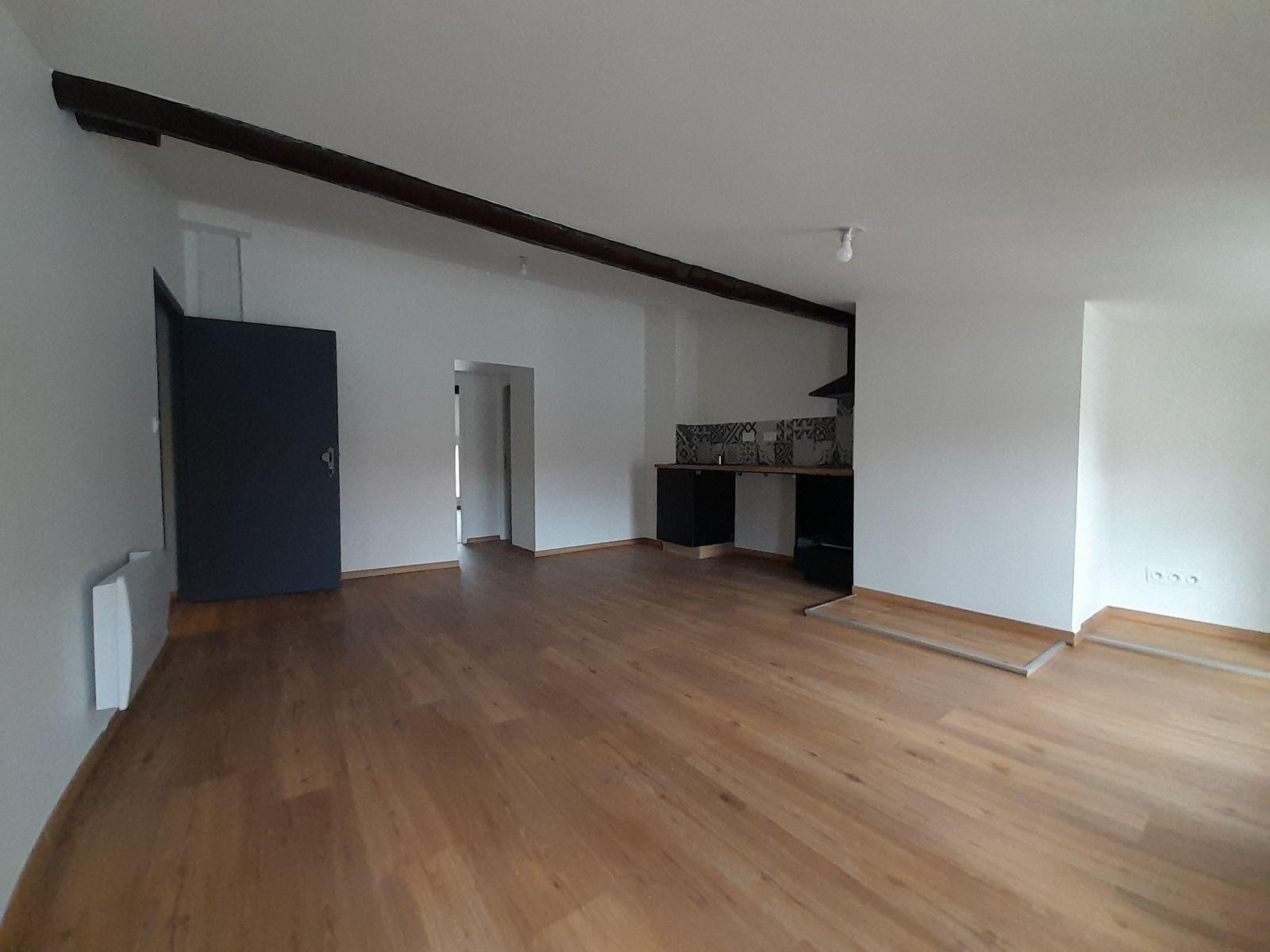 
                                                Location
                                                 T3 rénové à neuf 52 m²