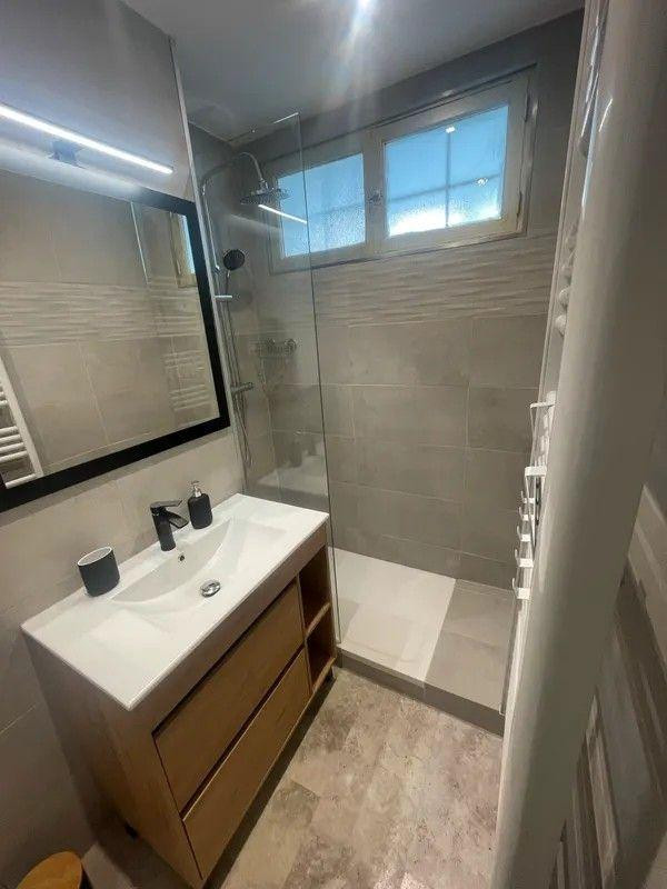 
                                                Location
                                                 T3 rénové, équipé et meublé 55m² coloc possible
