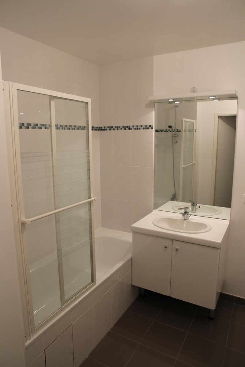 
                                                Location
                                                 T3 spacieux et lumineux avec balcon et box