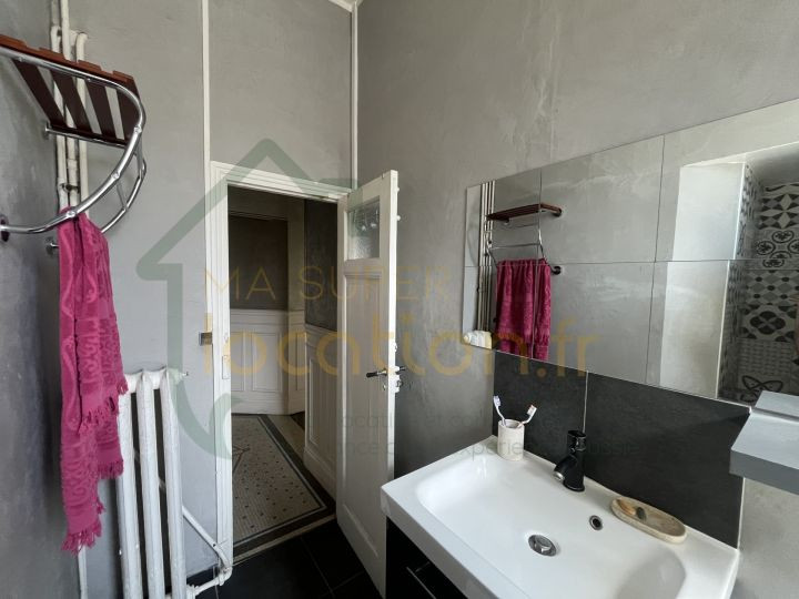 
                                                Location
                                                 T3 STYLE HAUSSMANNIEN AVEC GOUT EN HYPER-CENTRE DE SAINT-QUENTIN