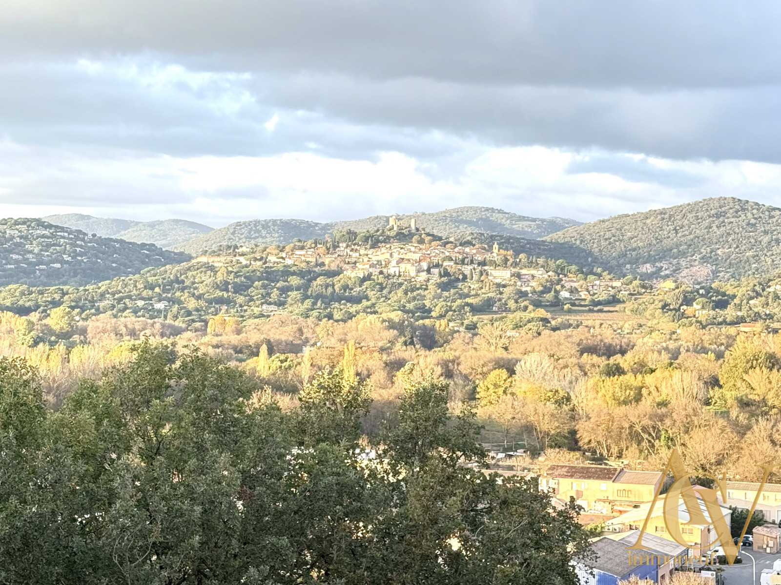 
                                                Vente
                                                 T3 traversant haut de gamme vue dégagée - Cogolin