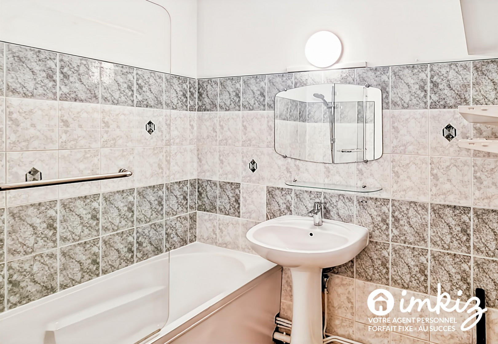 
                                                Vente
                                                 T3 très calme lumineux garage  et parking