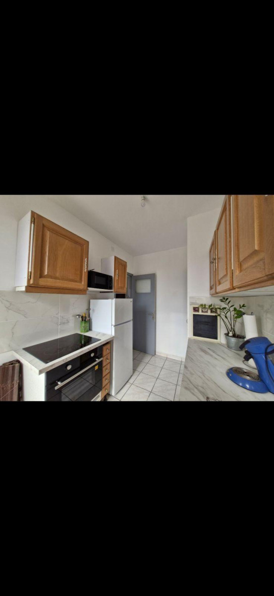 
                                                Location
                                                 T3 très lumineux de 50m2 vue sur le Faron à Claret