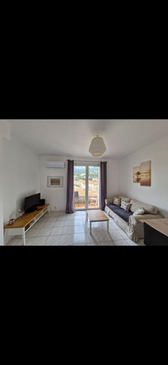 
                                                Location
                                                 T3 très lumineux de 50m2 vue sur le Faron à Claret