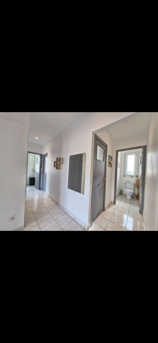 
                                                Location
                                                 T3 très lumineux de 50m2 vue sur le Faron à Claret