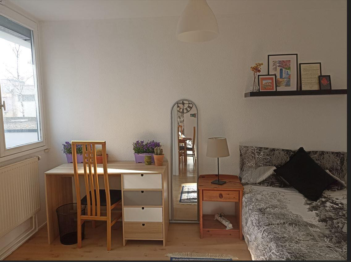
                                                Location
                                                 T4- 3 chambres colocation solidaire (600 EUR X3)