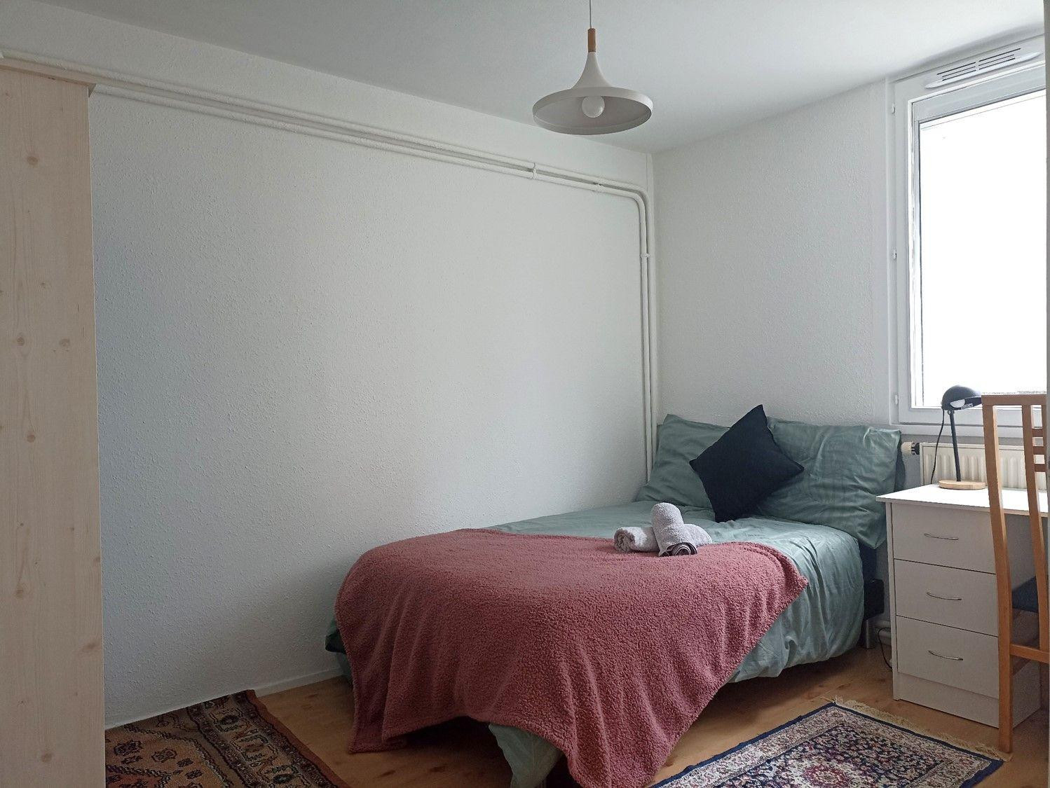 
                                                Location
                                                 T4- 3 chambres colocation solidaire (600 EUR X3)