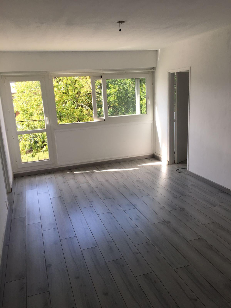 
                                                Location
                                                 T4 74 m2 dans résidence tranquille