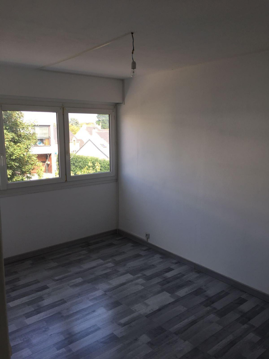 
                                                Location
                                                 T4 74 m2 dans résidence tranquille