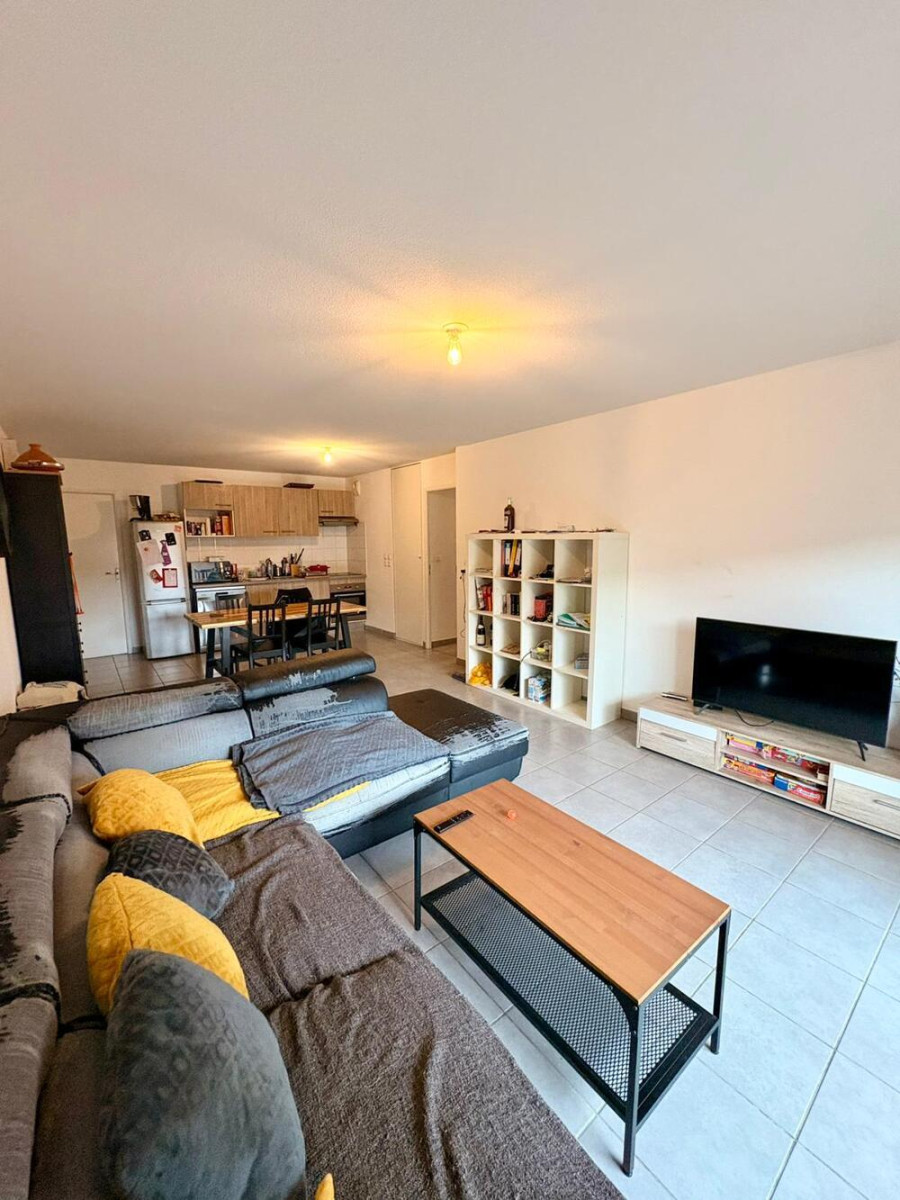 
                                                Vente
                                                 T4 87m2 - 3 chambres, balcon, parking