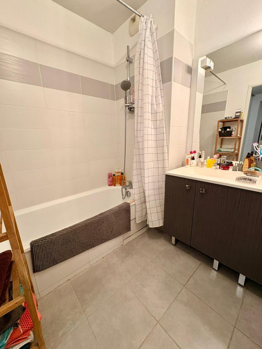 
                                                Vente
                                                 T4 87m2 - 3 chambres, balcon, parking