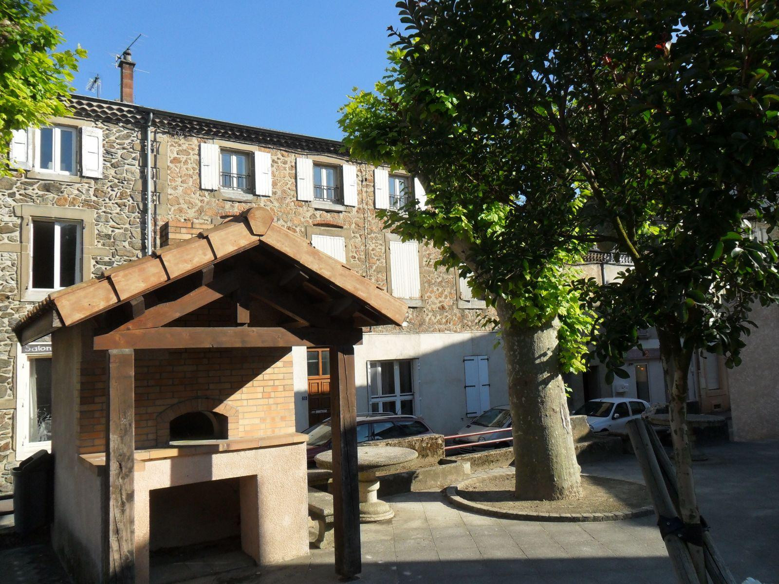 
                                                Location
                                                 T4 à Saint Uze