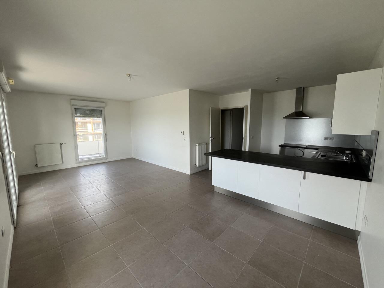 
                                                Vente
                                                 T4 avec extérieur et vue exceptionnelle sur le lac