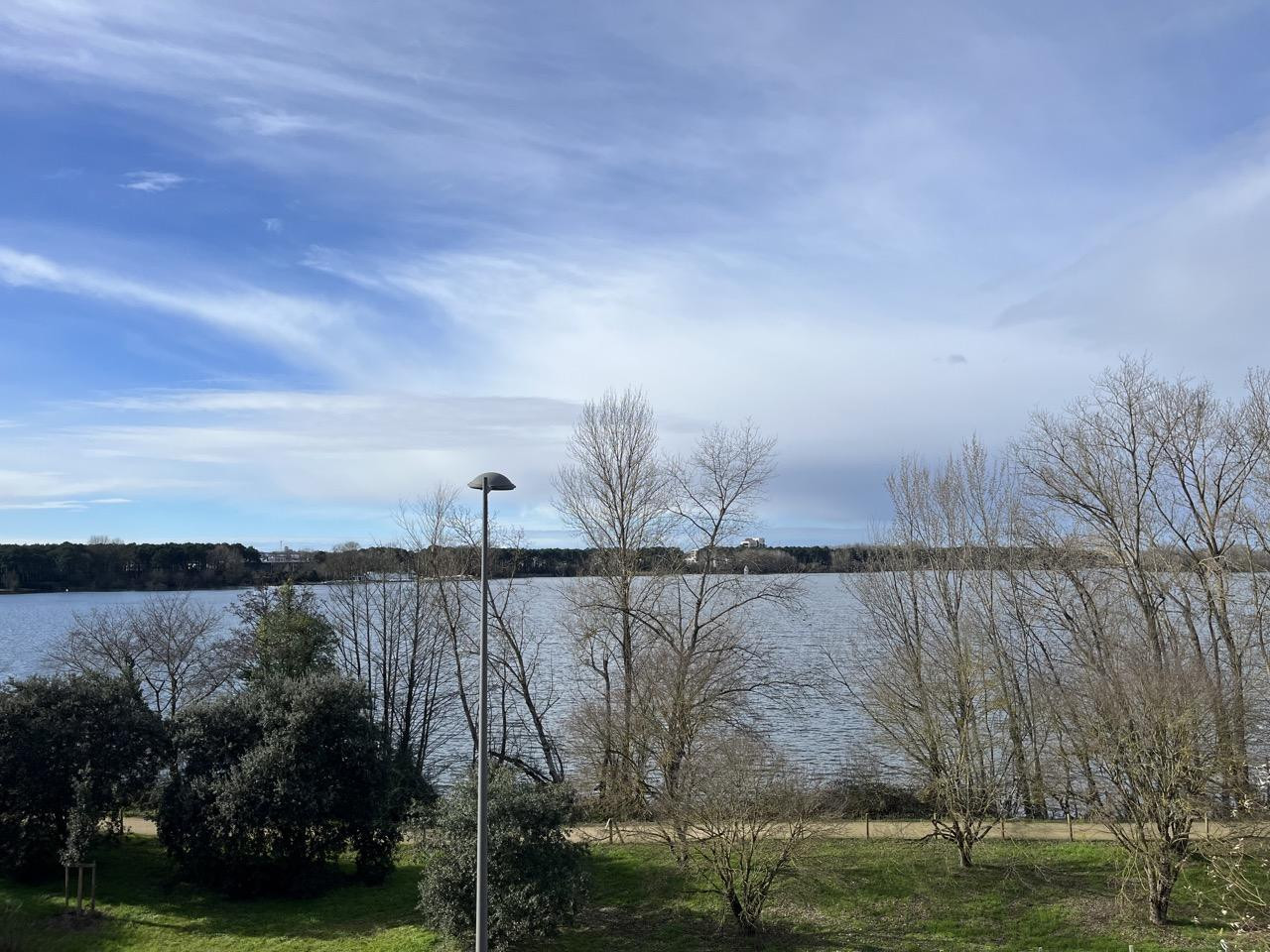 
                                                Vente
                                                 T4 avec extérieur et vue exceptionnelle sur le lac