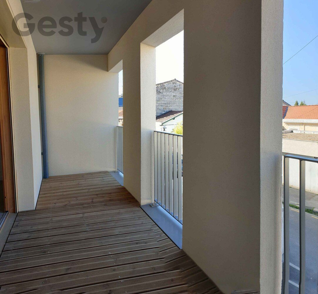 
                                                Location
                                                 T4 avec loggia et parking, proche tram B