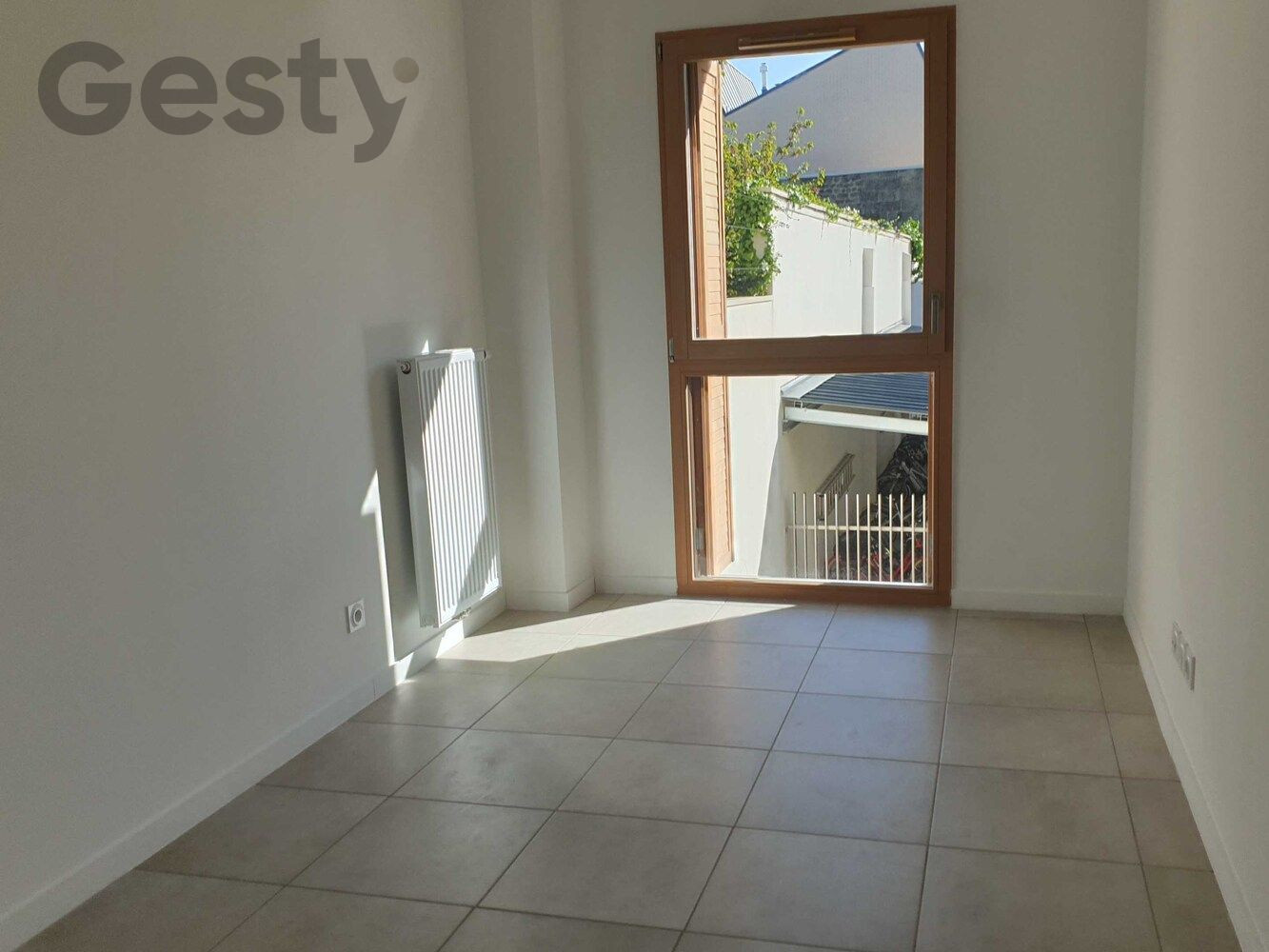 
                                                Location
                                                 T4 avec loggia et parking, proche tram B