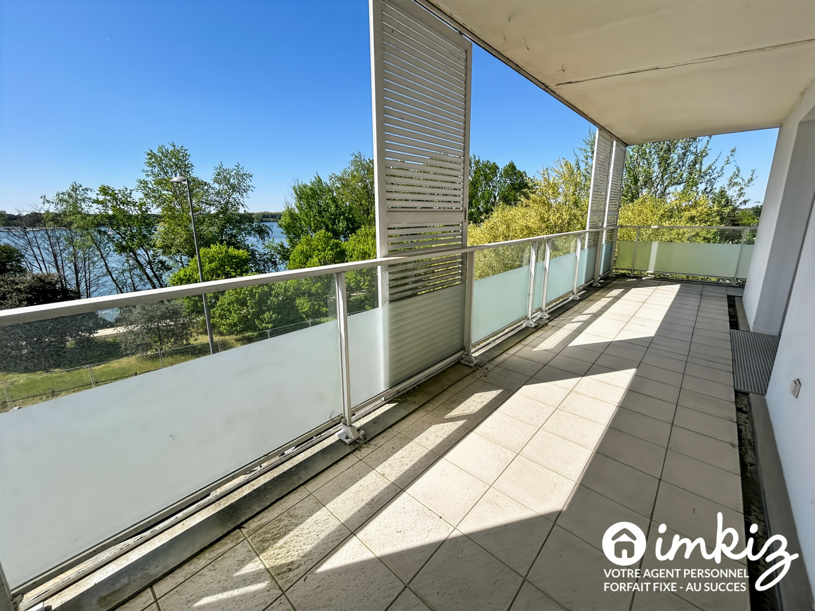 
                                                Vente
                                                 T4 avec vue imprenable sur le lac