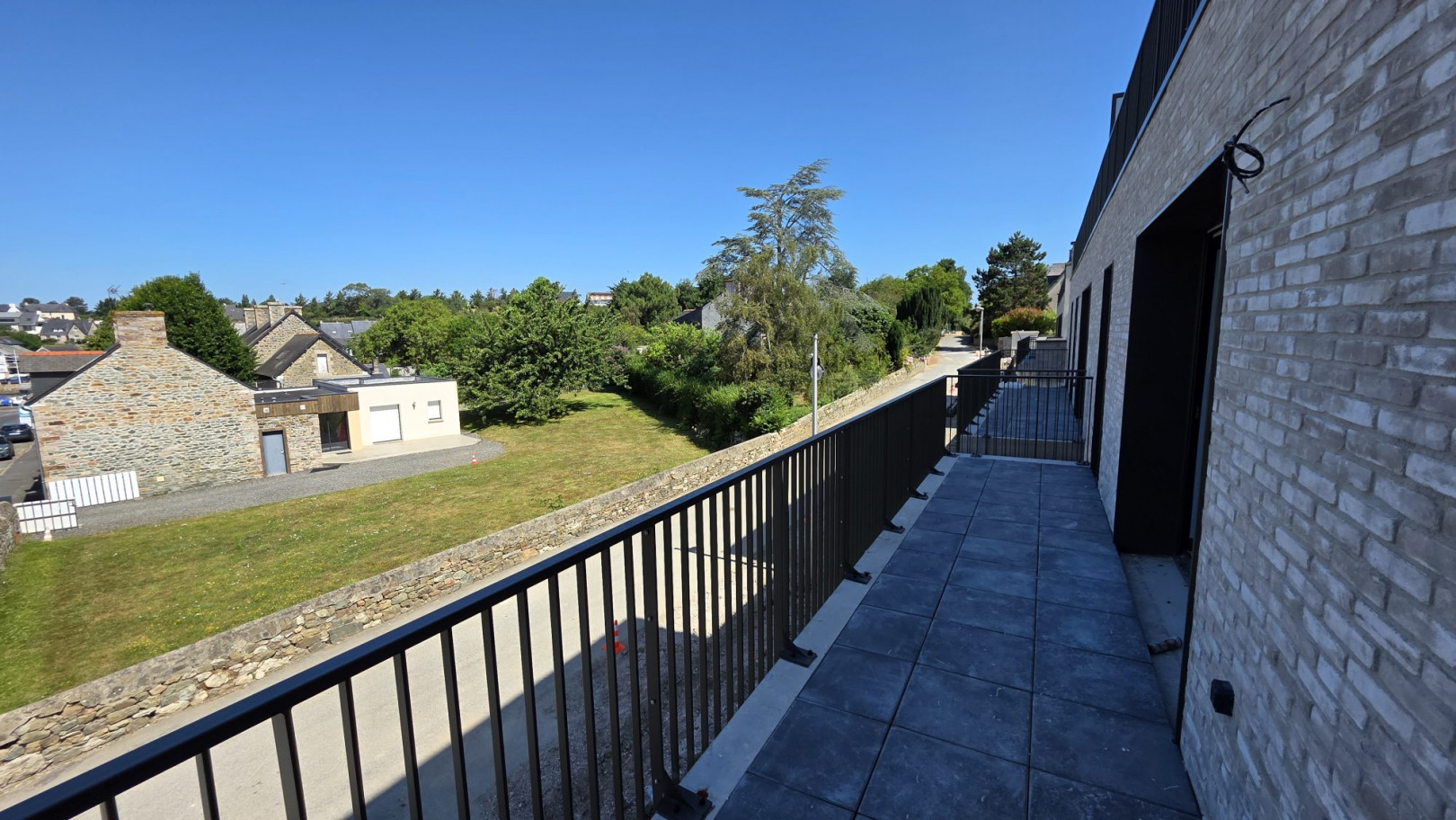 
                                                Vente
                                                 T4 d’exception – 98 m² et terrasse de 14 m² - Port
