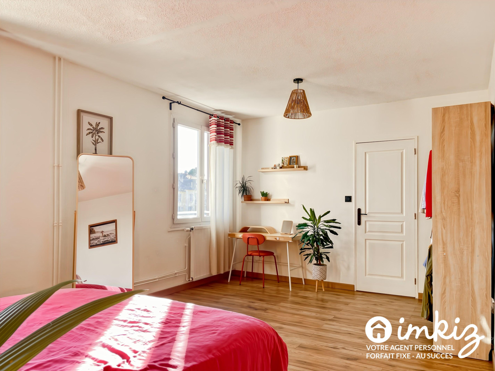 
                                                Vente
                                                 T4 de 103 m² traversant, 3 ch, sans vis-à-vis