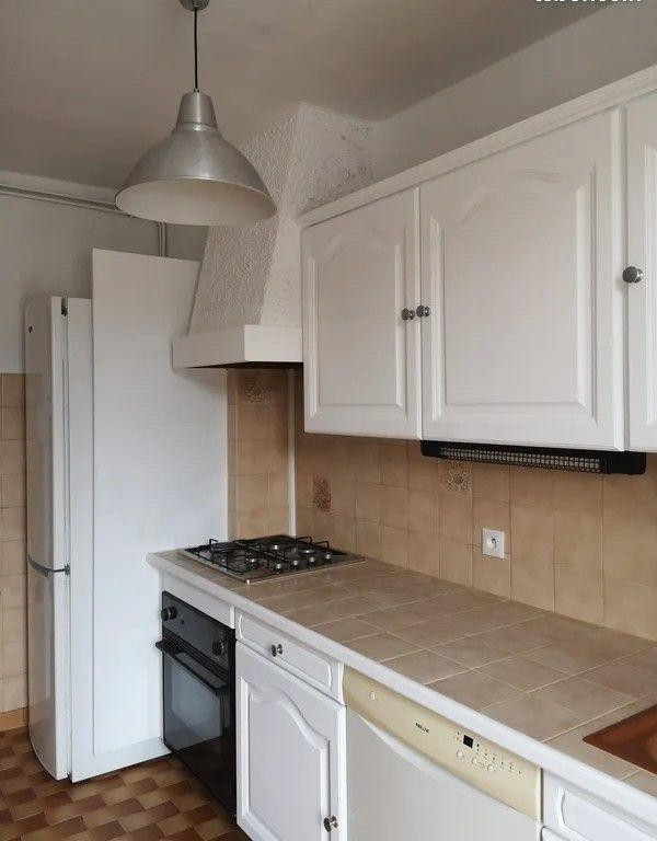 
                                                Location
                                                 T4 de 65m² rénovation en cours