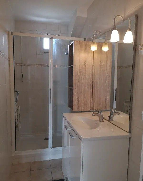 
                                                Location
                                                 T4 de 65m² rénovation en cours