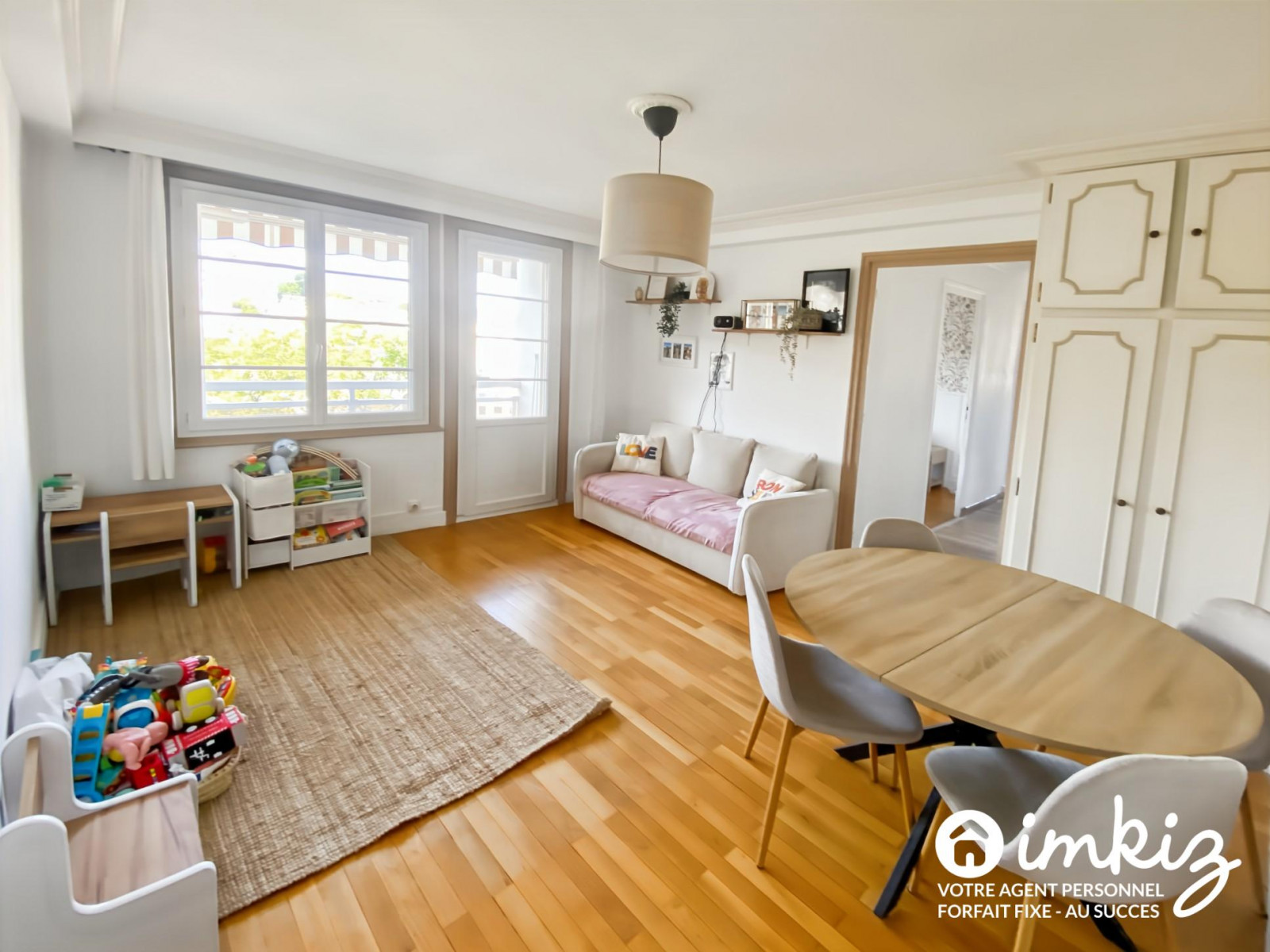 
                                                Vente
                                                 T4 de 67m² au 9ème étage avec balcon