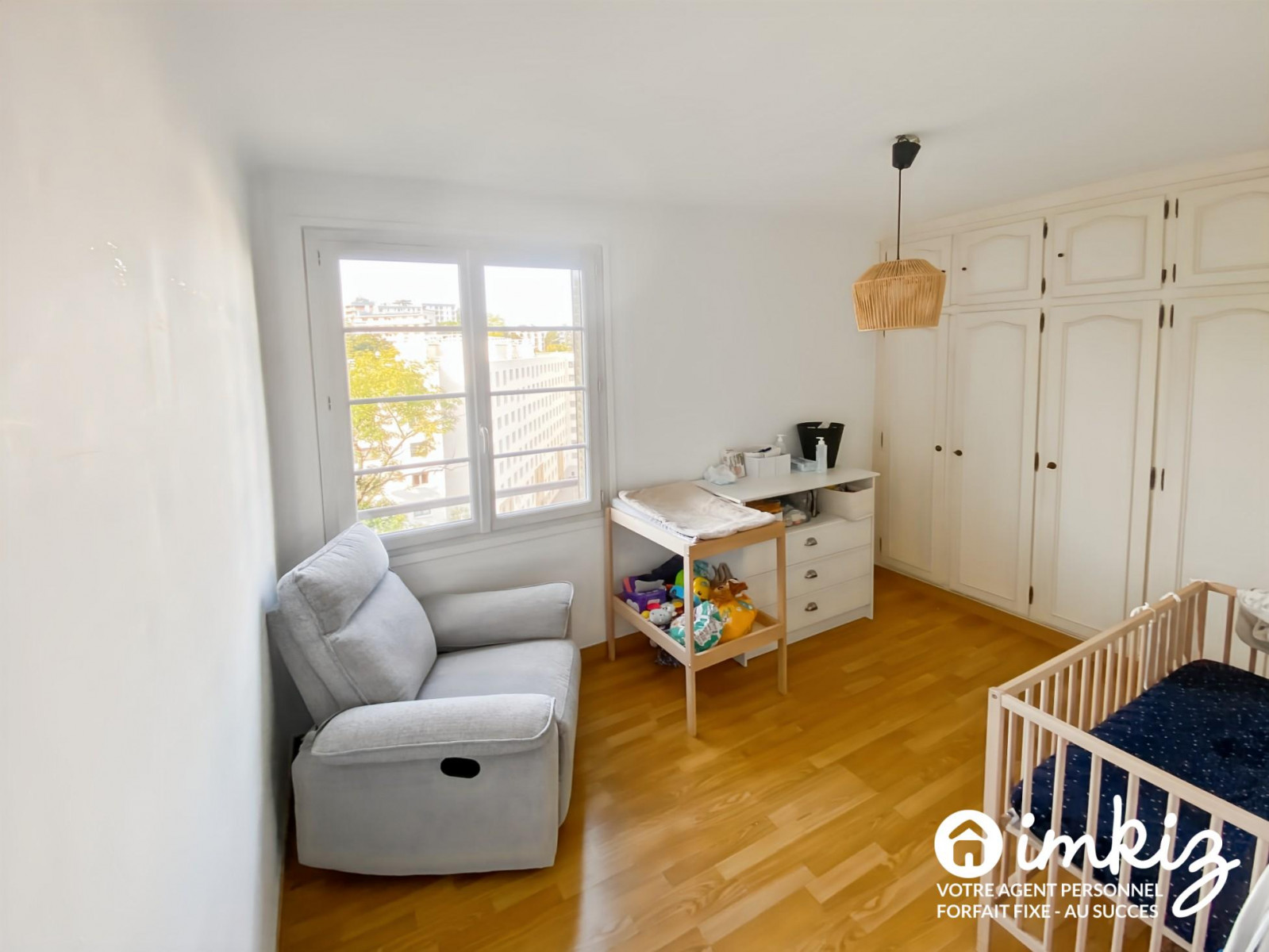 
                                                Vente
                                                 T4 de 67m² au 9ème étage avec balcon