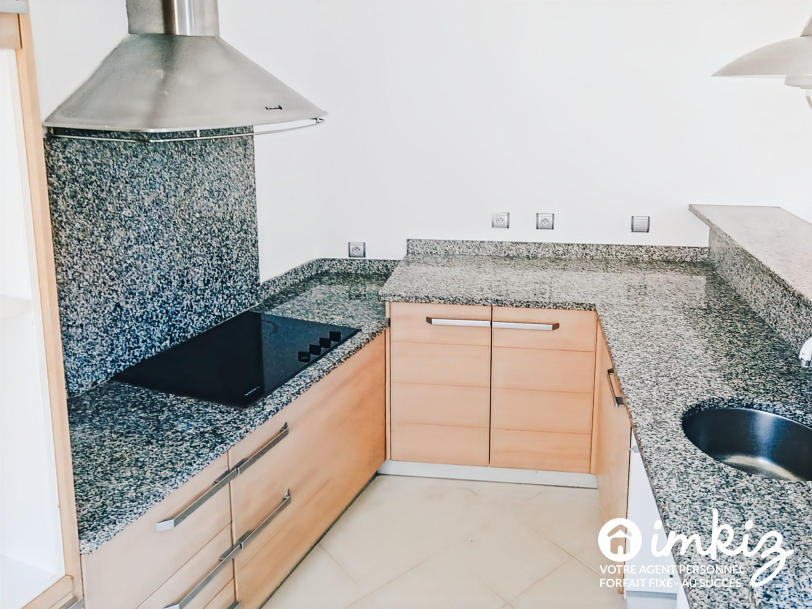 
                                                Vente
                                                 T4 de 80 m² entièrement rénové