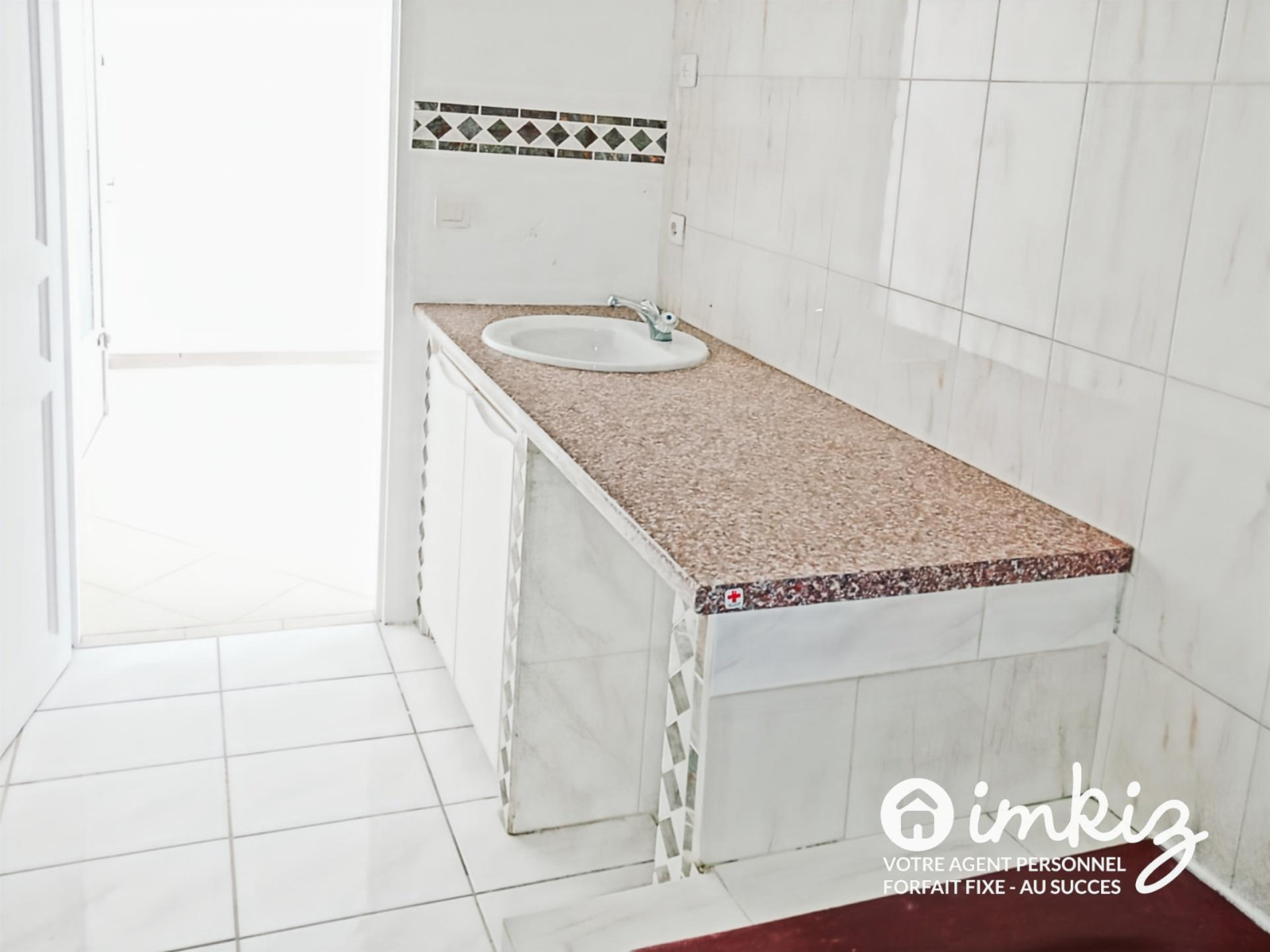
                                                Vente
                                                 T4 de 80 m² repeint, gros potentiel