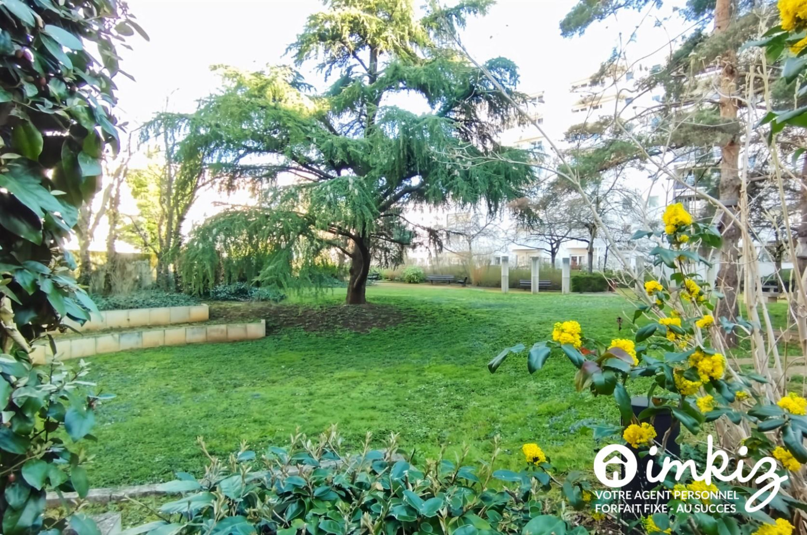 
                                                Vente
                                                 T4 de 80m² avec balcon et garage