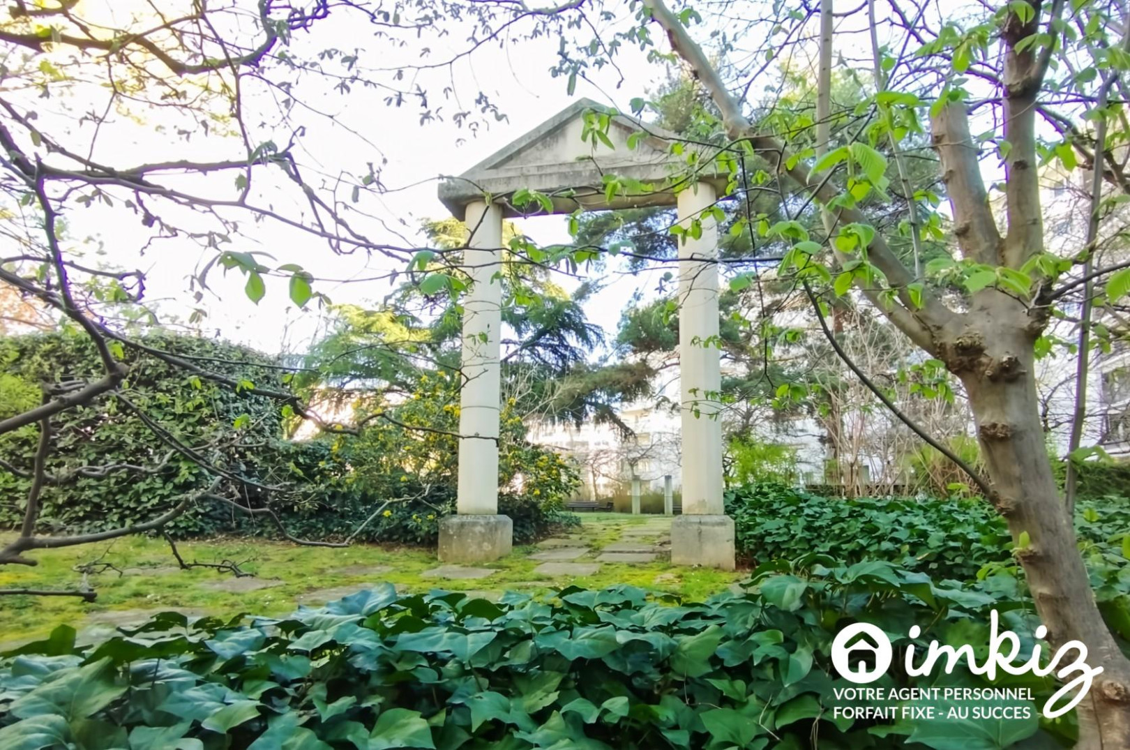 
                                                Vente
                                                 T4 de 80m² avec balcon et garage