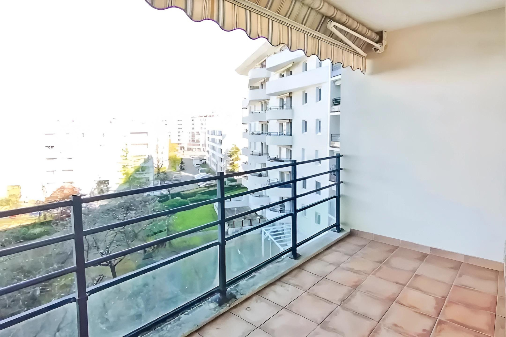 
                                                Vente
                                                 T4 de 80m² avec balcon et garage