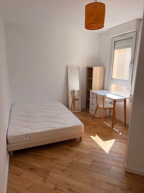 
                                                Vente
                                                 T4 DE 81m2 CENTRE GERLAND AVEC BALCON