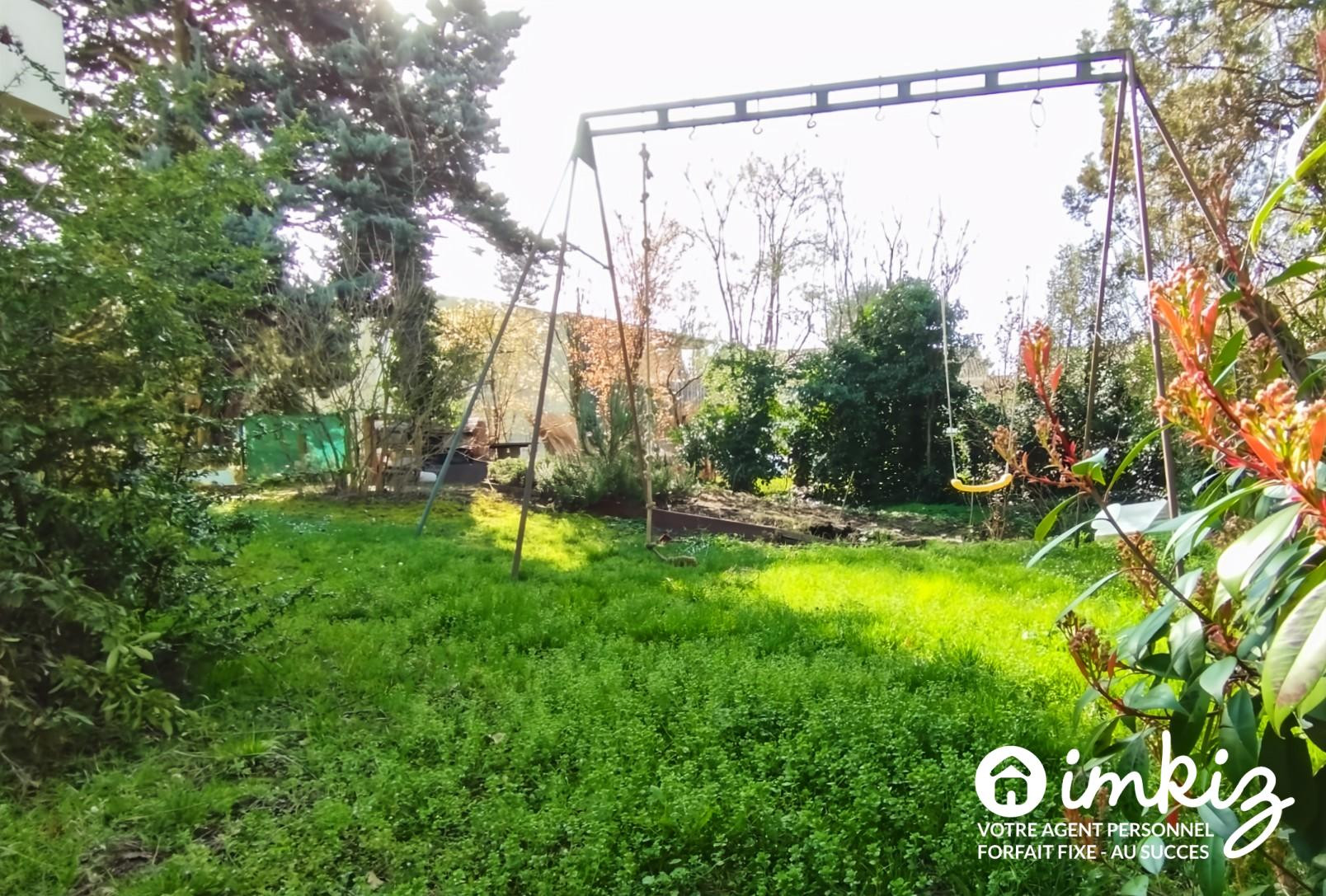 
                                                Vente
                                                 T4 de 91m² avec balcon et possibilité de garage