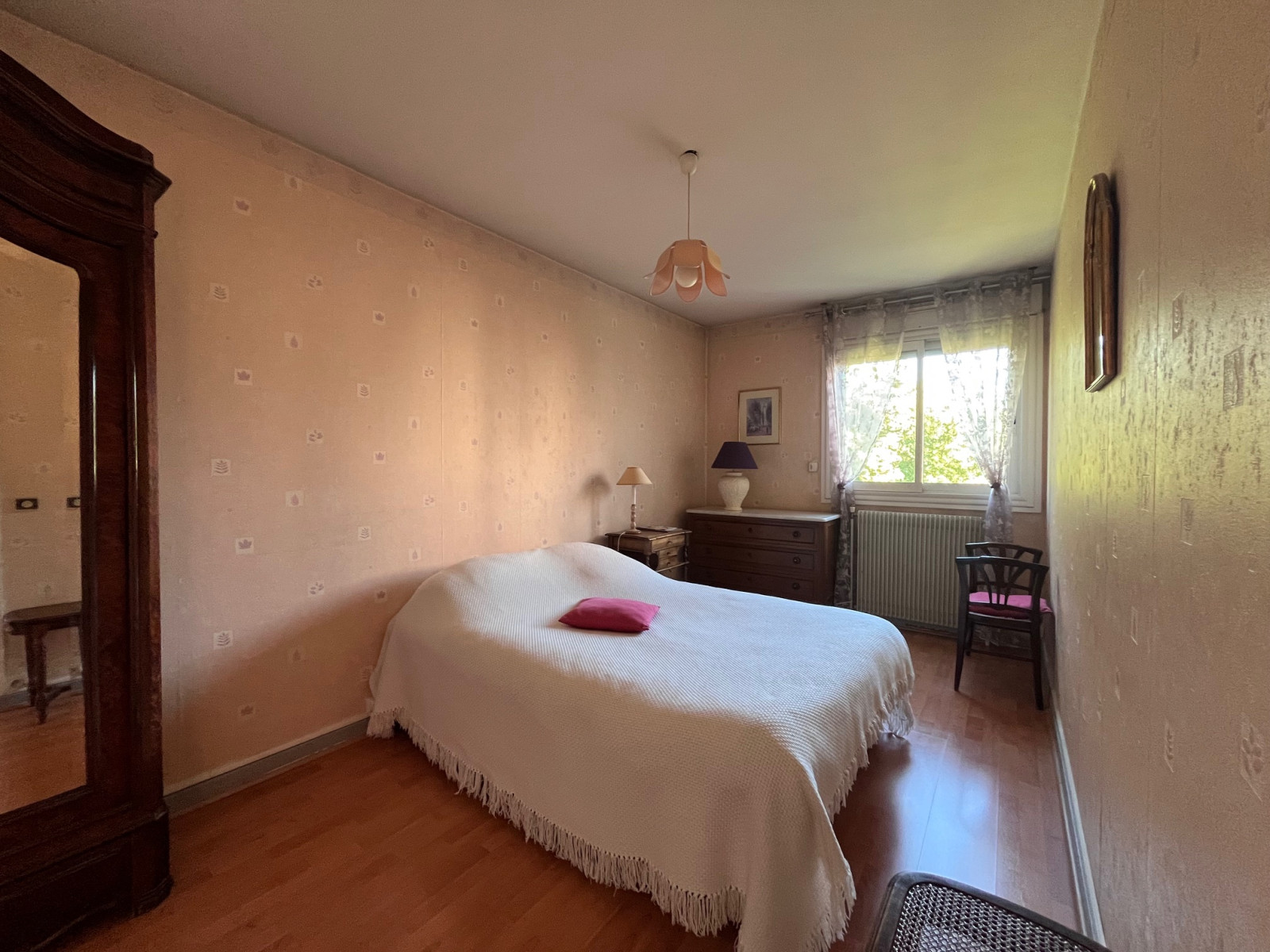 
                                                Vente
                                                 T4, dernier étage, 85 m², quartier Aqueducs