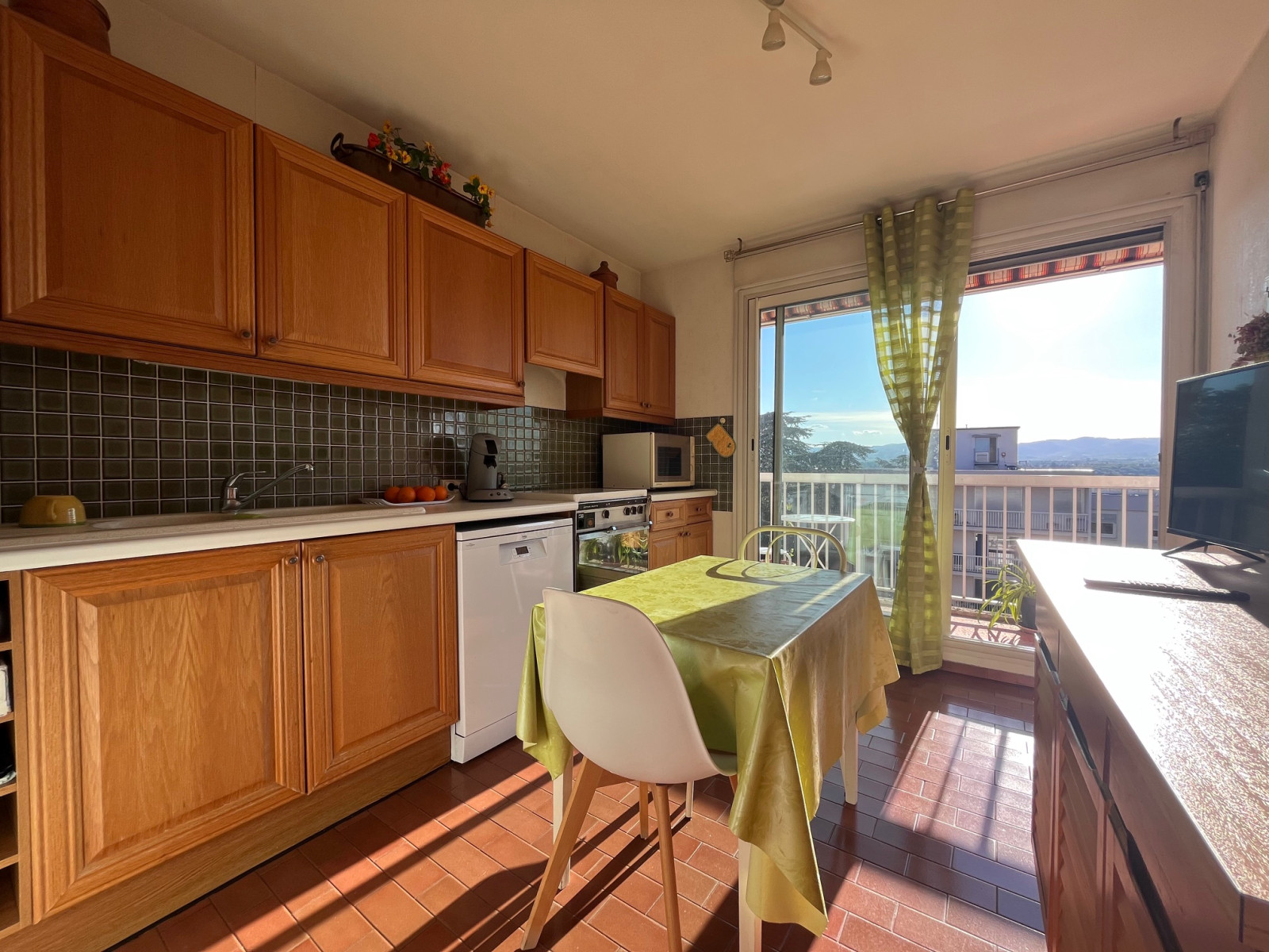 
                                                Vente
                                                 T4, dernier étage, 85 m², quartier Aqueducs