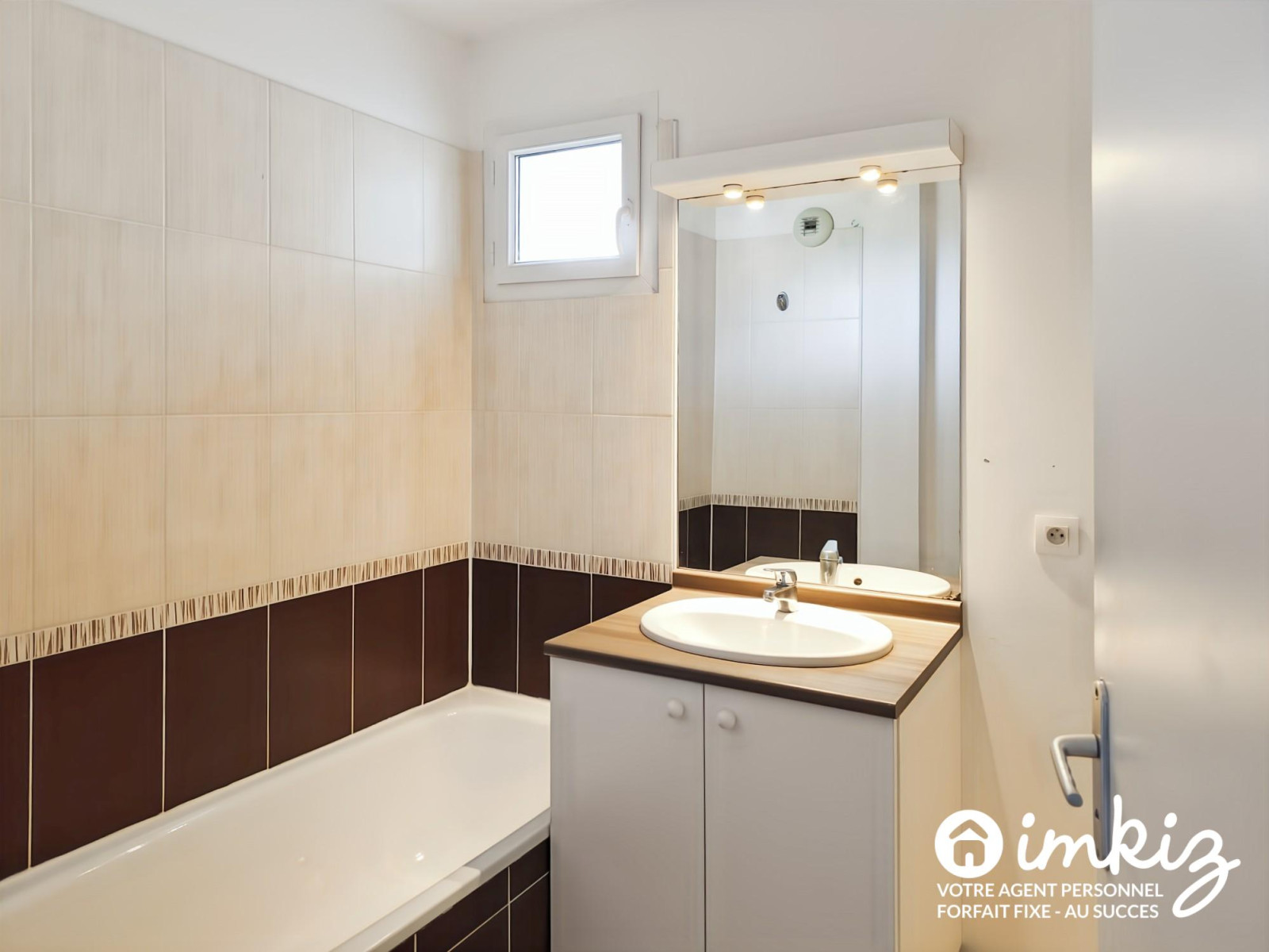 
                                                Vente
                                                 T4 EN DERNIER ÉTAGE AVEC TERRASSE, VUE DÉGAGÉE