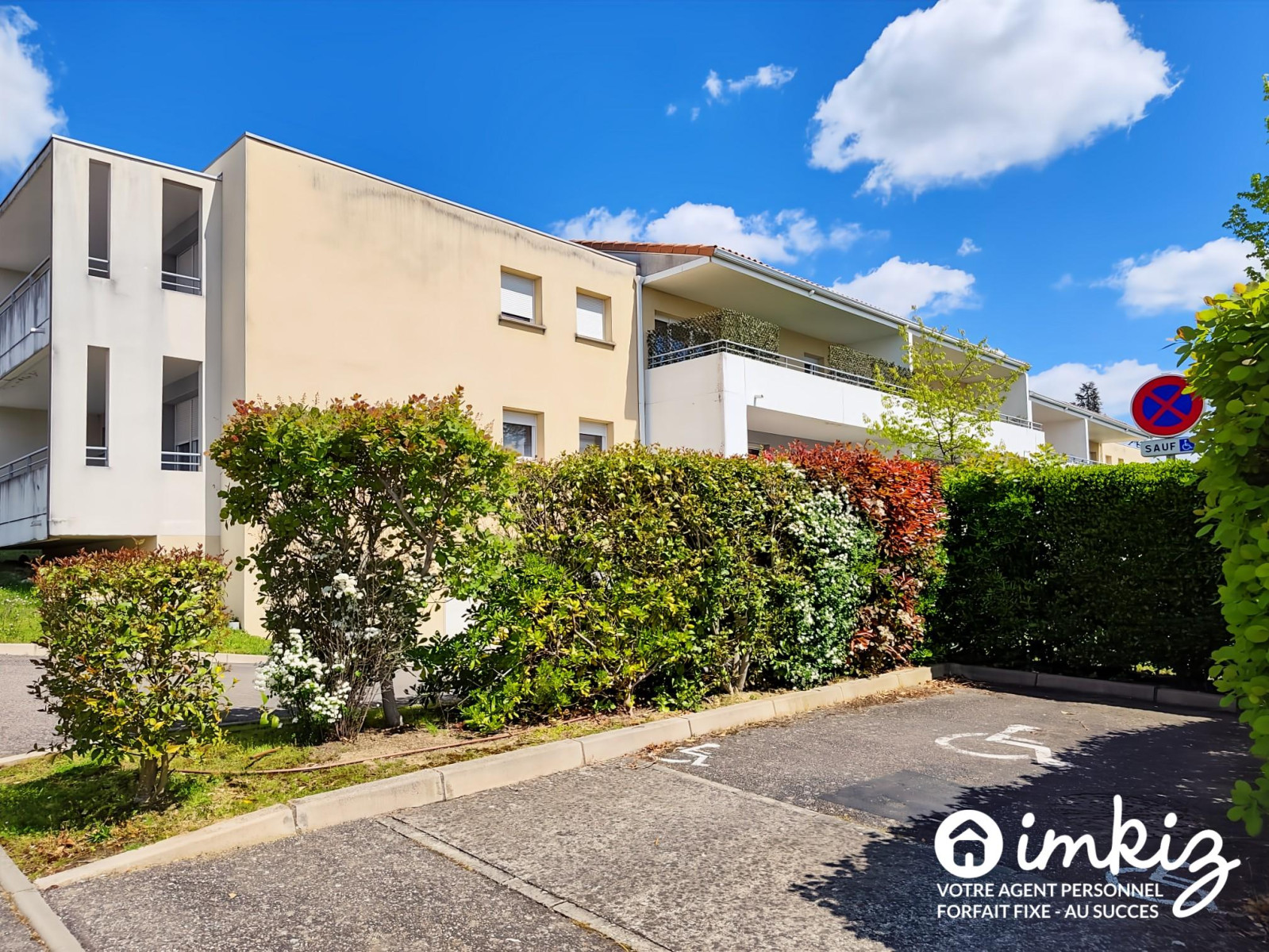 
                                                Vente
                                                 T4 EN DERNIER ÉTAGE AVEC TERRASSE, VUE DÉGAGÉE