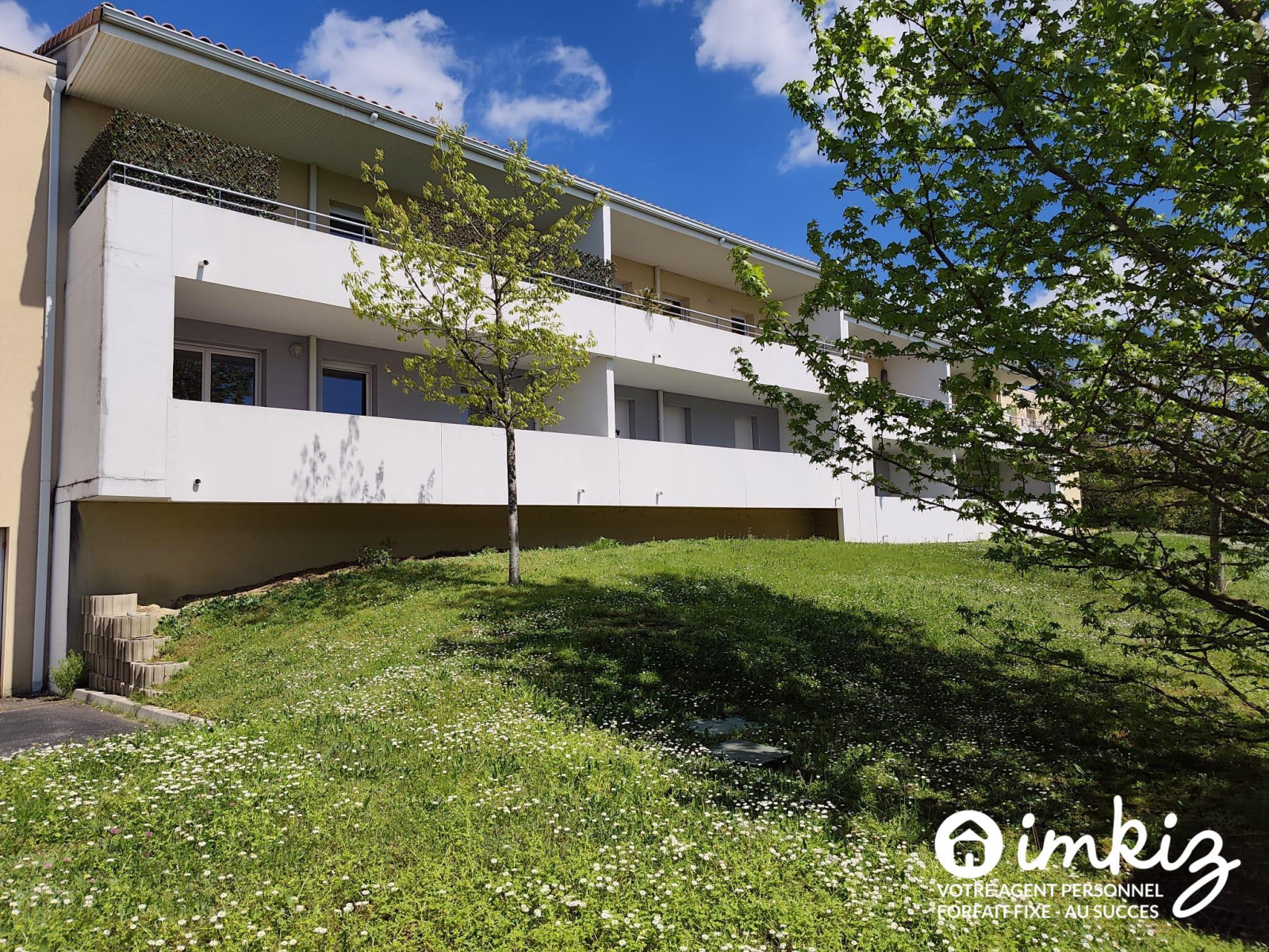 
                                                Vente
                                                 T4 EN DERNIER ÉTAGE AVEC TERRASSE, VUE DÉGAGÉE