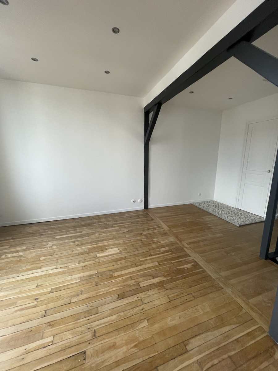 
                                                Location
                                                 T4 en triplex - terrasse privative –Montreuil