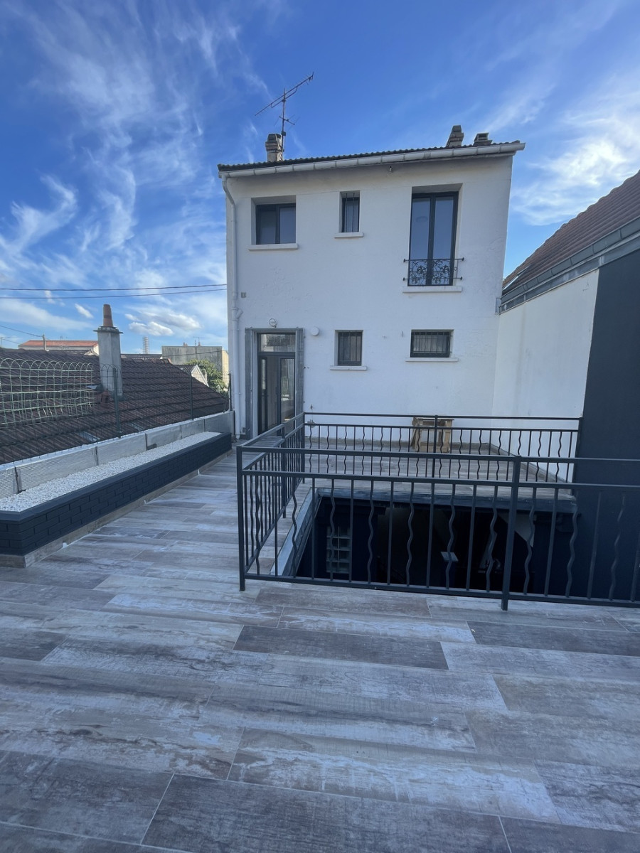 
                                                Location
                                                 T4 en triplex - terrasse privative –Montreuil