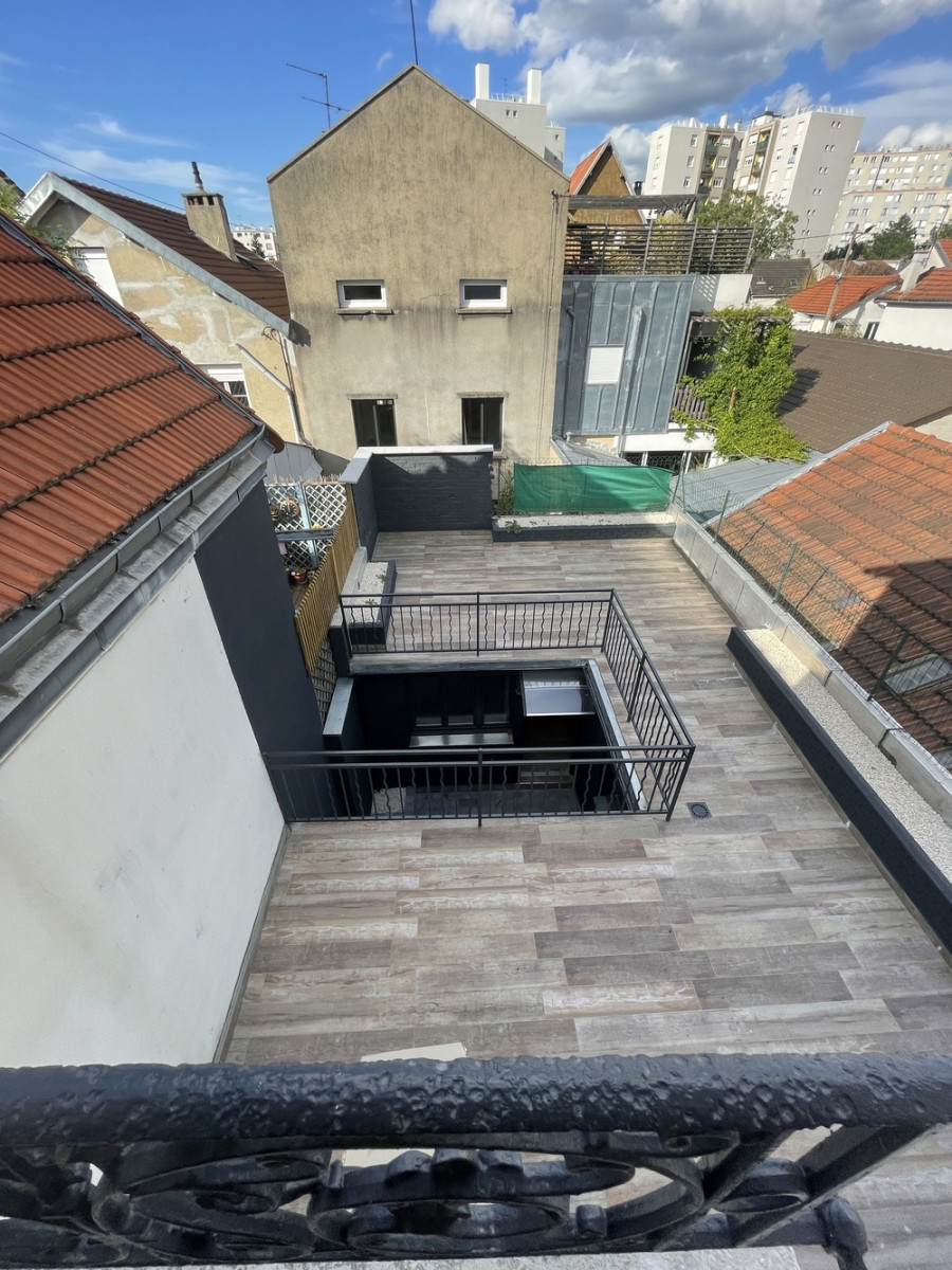 
                                                Location
                                                 T4 en triplex - terrasse privative –Montreuil