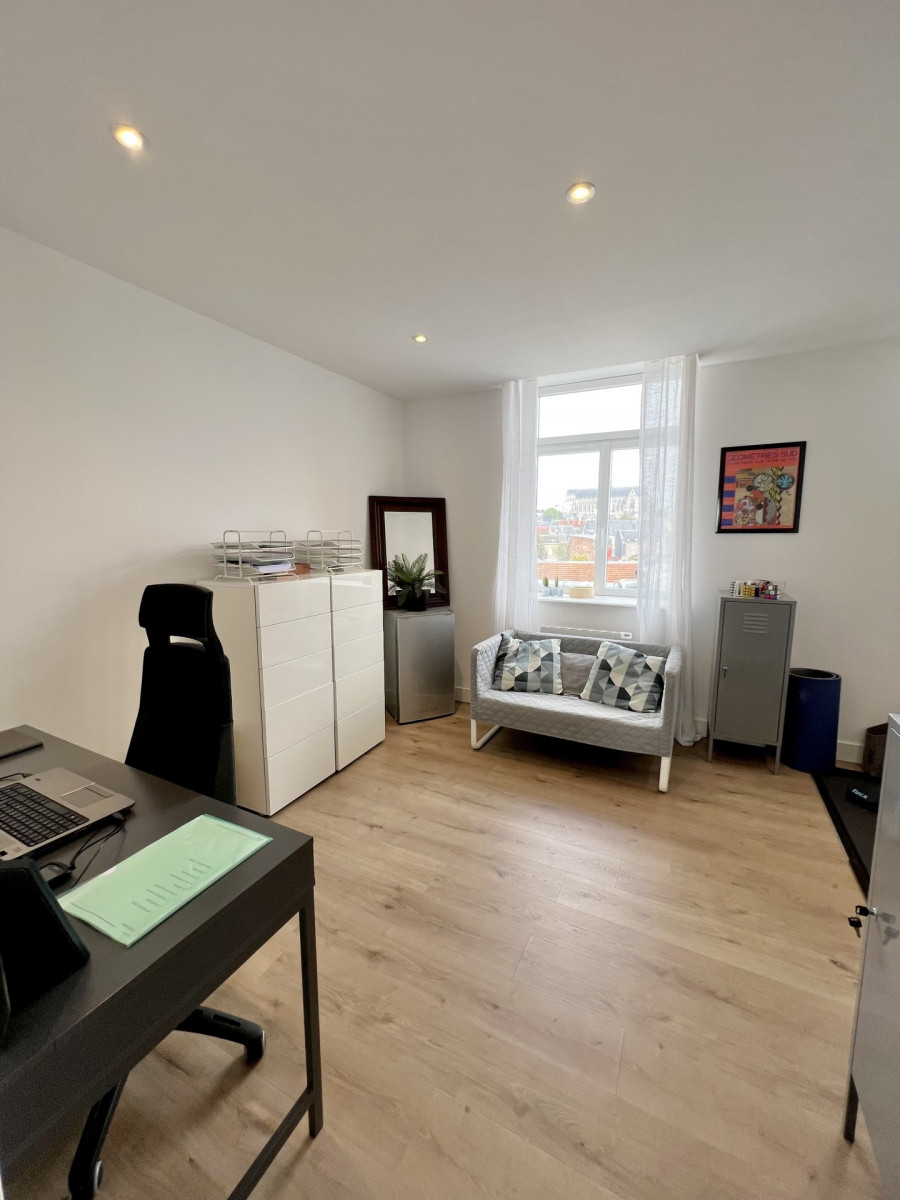 
                                                Location
                                                 T4 - Immeuble avec ascenseur - Proche gare