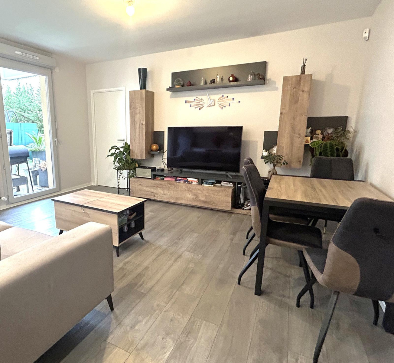 
                                                Location
                                                 T4 lumineux en RDC avec jardin