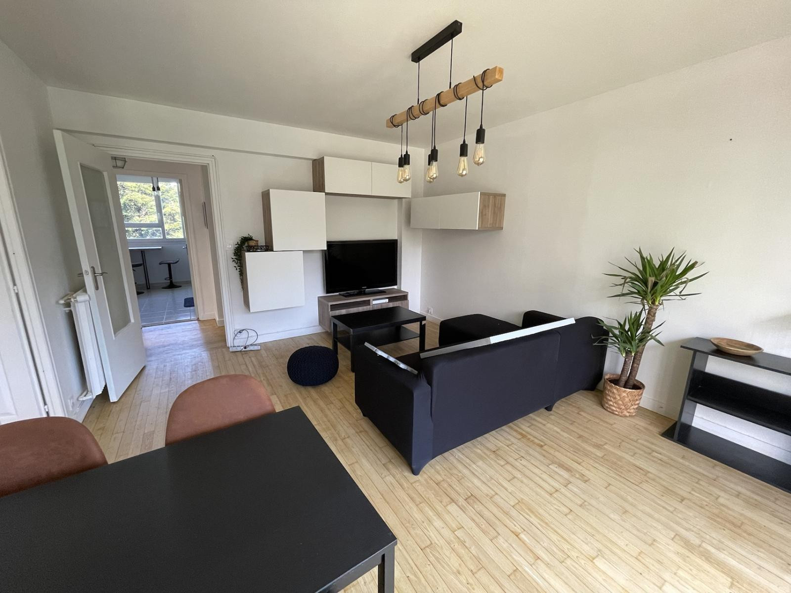 
                                                Location
                                                 T4 meublé 73m² – Métro Henri Fréville Tout équipé